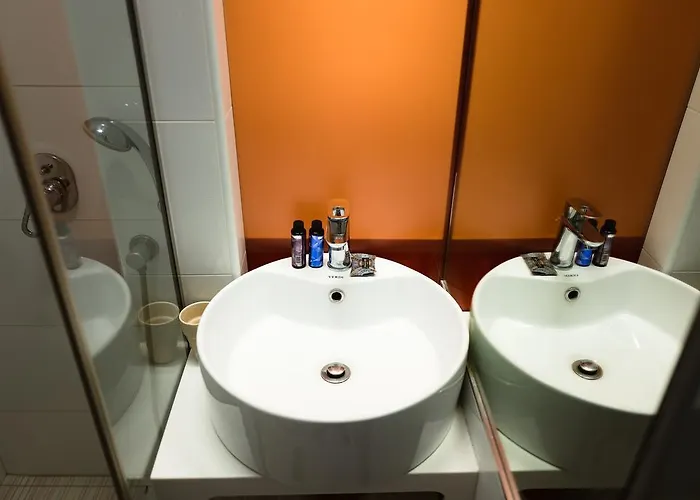 Victoria Hotel 3*